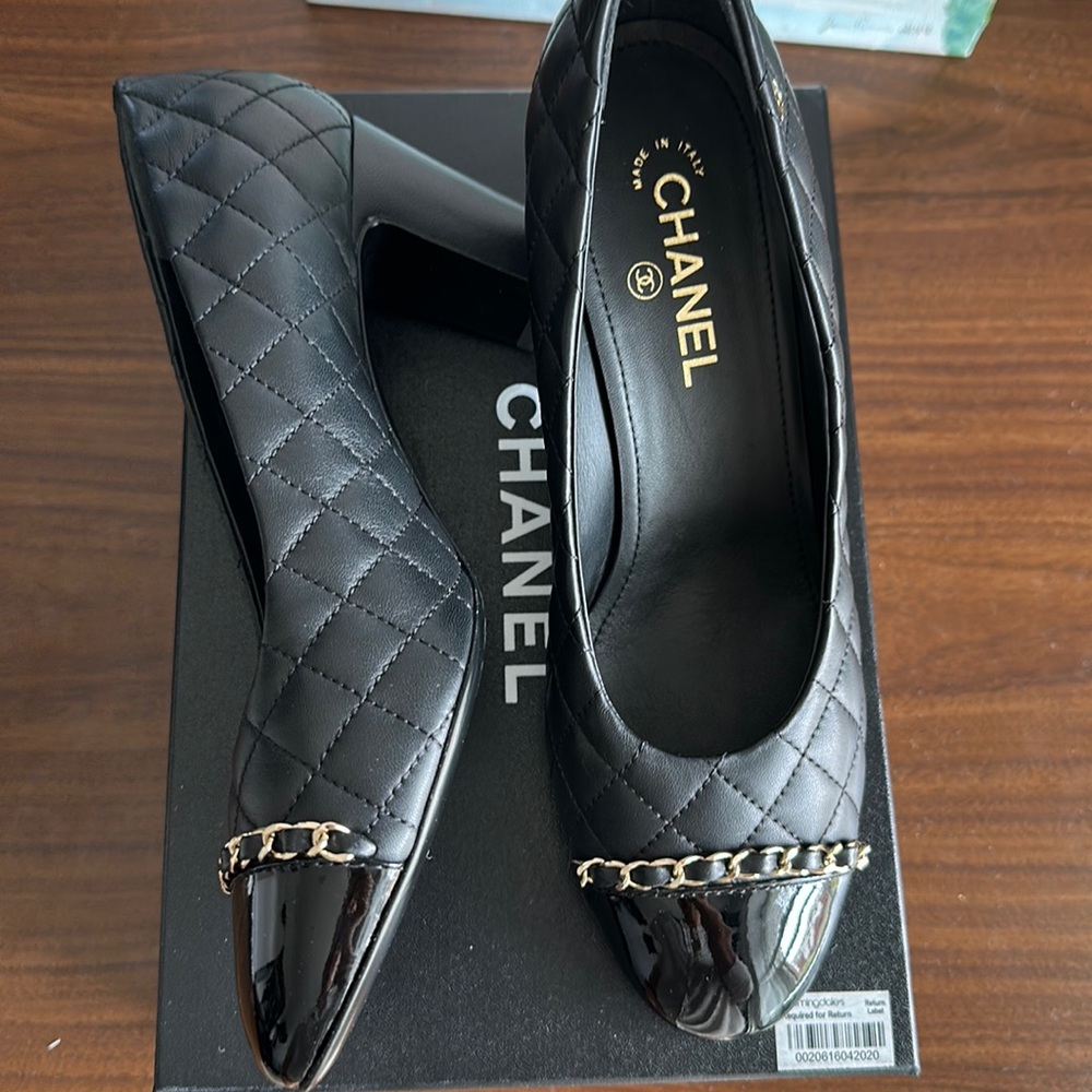 NWT Authentic Chanel pumps in classic black lamb skin and patent leather. 70mm.